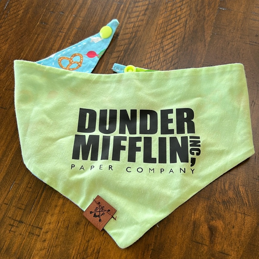 🐶 3 for $15🐶 
NWOT The Office Reversible Dog Bandana with snaps.